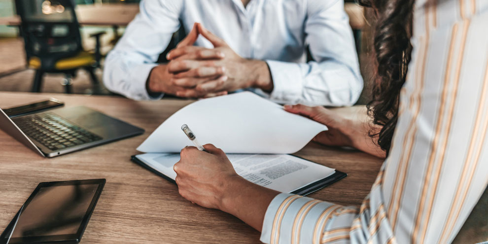 How Moderators Can Adress Silence In Interviews